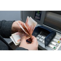 Россияне сняли рекордную сумму наличных на майские праздники